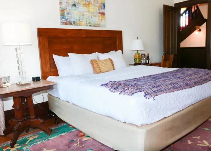 Summit Street Inns Hotel *